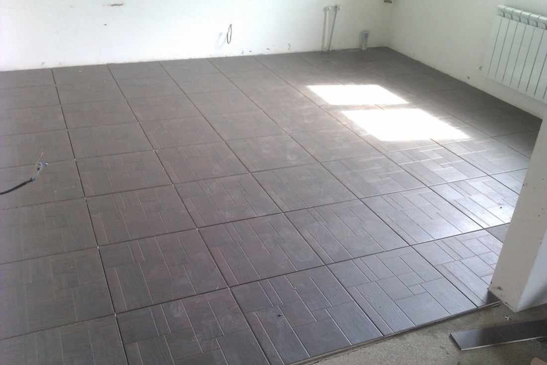 Как укладывать напольную плитку: пошаговая инструкция